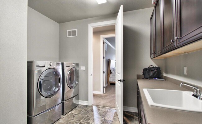 Building Photo - 1631 W 137th Ave