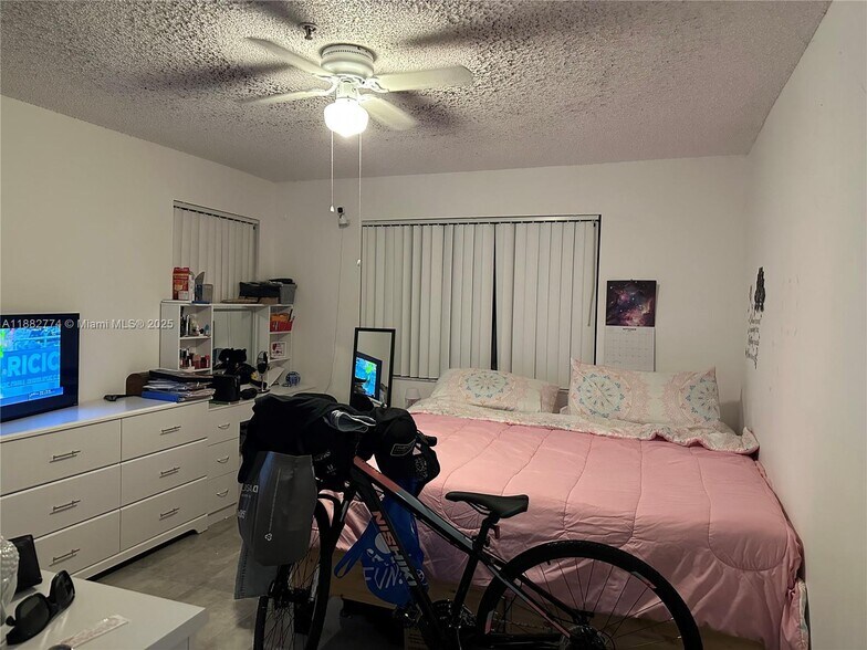 Building Photo - 12124 Saint Andrews Pl