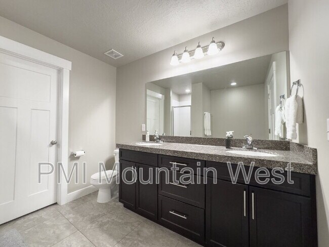 Building Photo - 12702 Stone Heights Dr