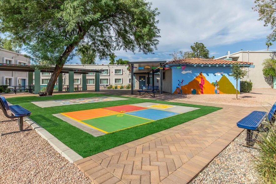 Building Photo - Whispering Pines