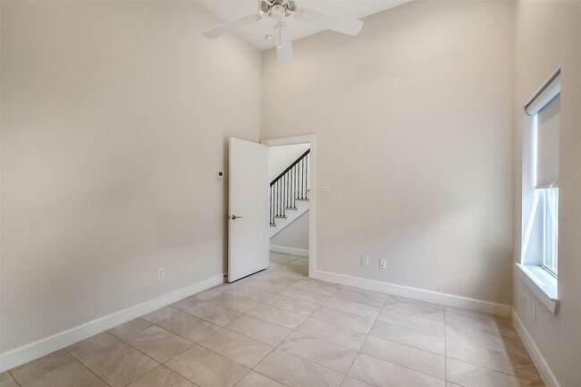 Building Photo - 1523 Hickory St