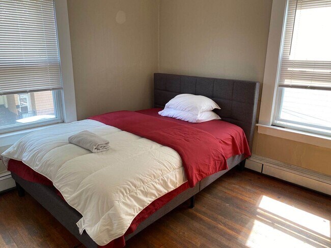 Building Photo - 359 Windsor St