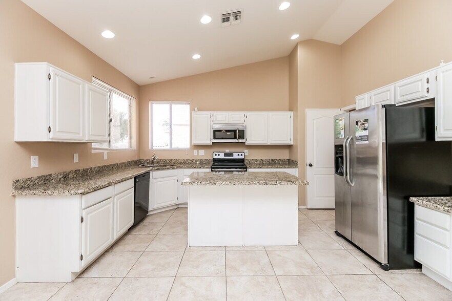 Building Photo - 1907 W Pinon Ct