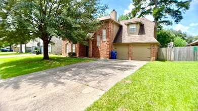Building Photo - ASK ABOUT FREE APPLICATIONS THROUGH AUGUST!

"Charming 4-Bed Retreat with 2.5 Baths in Spring, TX...