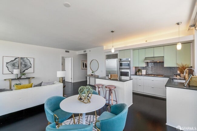 Building Photo - 501 Beale St