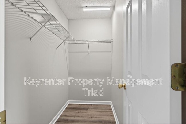 Building Photo - 94 Tannenbaum Cir