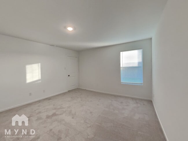 Building Photo - 225 Poplar Pl