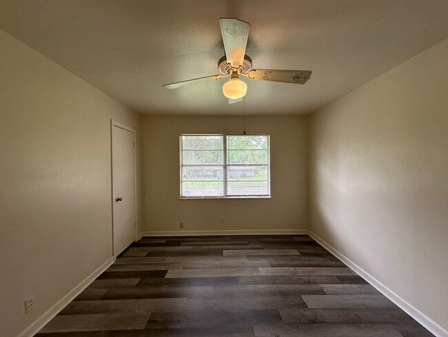 Building Photo - Beautiful 3 Bed 2 Bath in the Heart of Tyler!