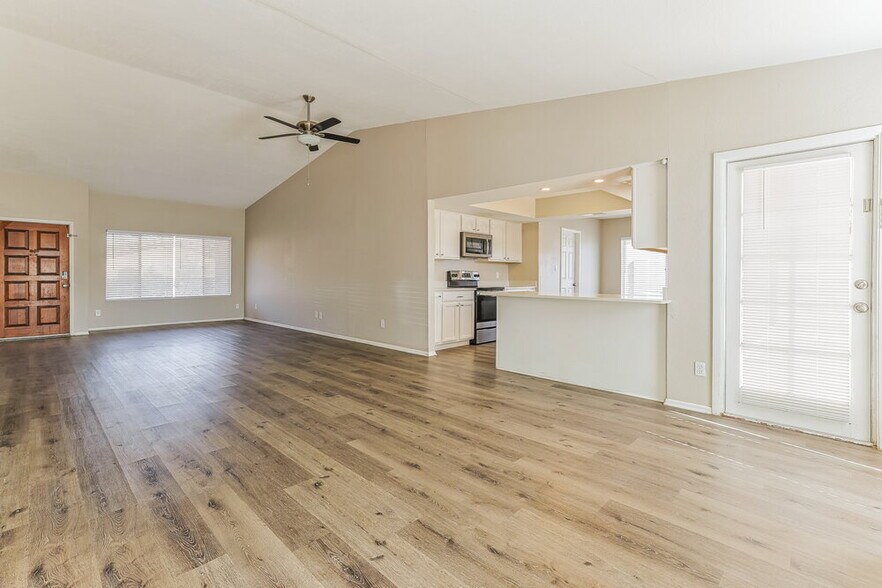 Building Photo - 1307 W Palo Verde Dr