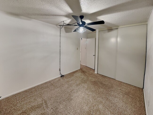 Building Photo - 3800 Staghorn Cir S