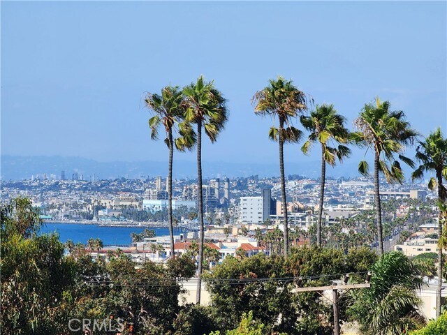 Building Photo - 420 Palos Verdes Blvd