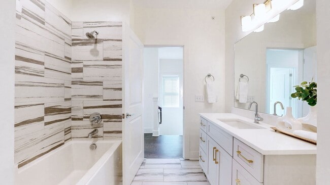 Building Photo - Sleek 3BR Stunner Near Historic Downtown Franklin