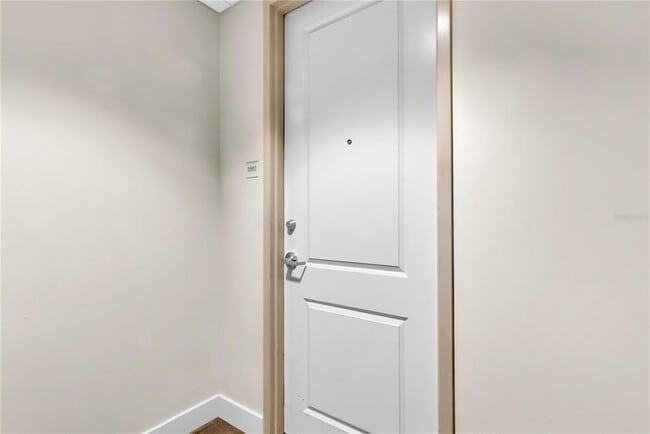 Building Photo - 150 E Robinson St