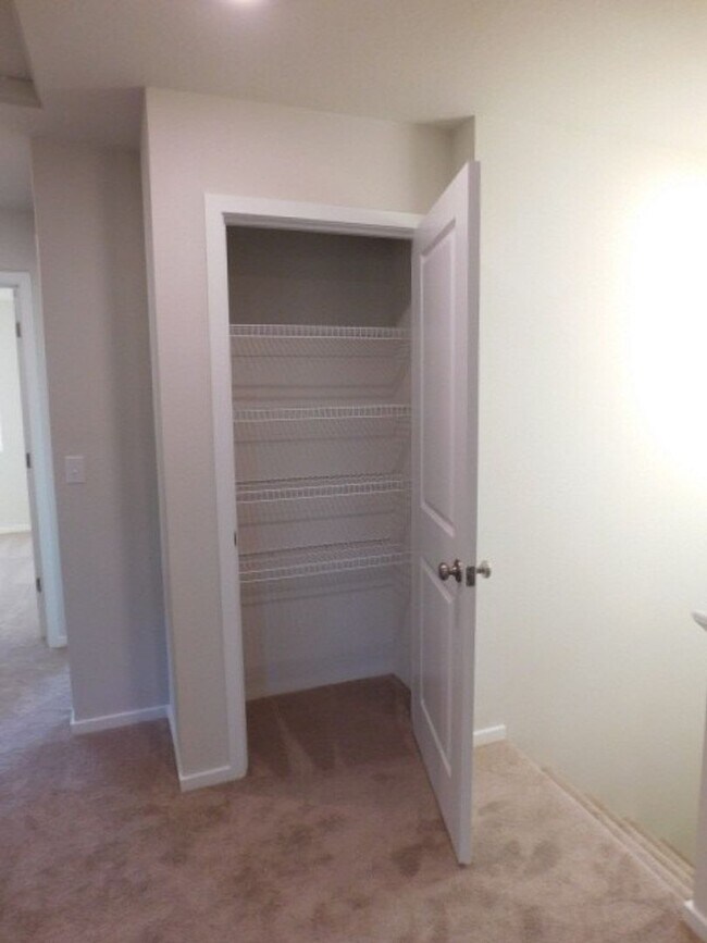 Building Photo - 4Bd/2.5 Ba Two Story Home - Available Soon!