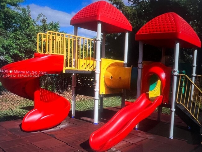 Building Photo - 556 NW 114th Ave