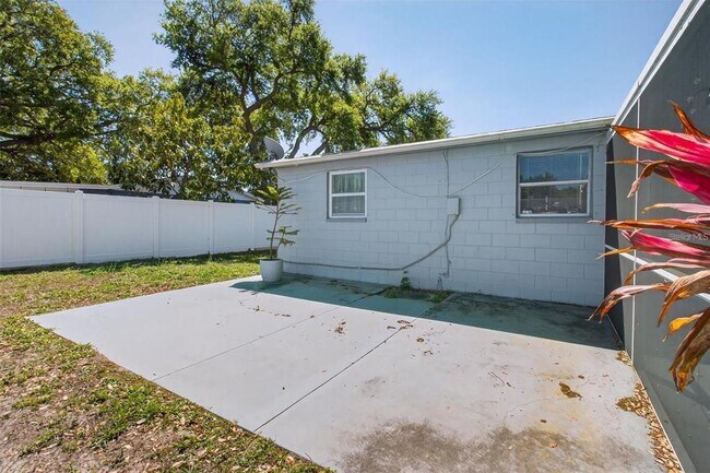 Building Photo - 5865 92nd Ave N