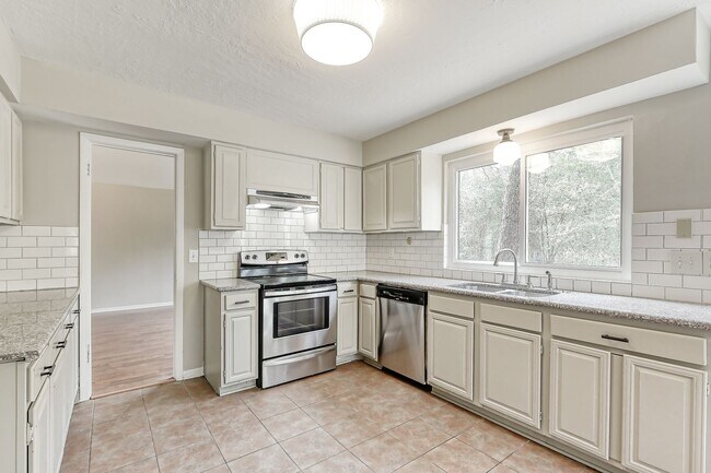 Building Photo - Great house in great neighborhood