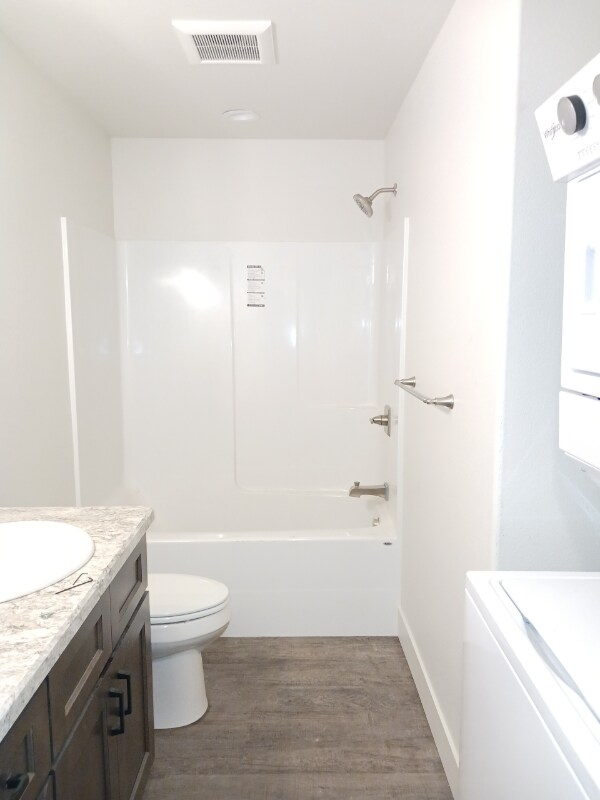 Building Photo - 204 11th Ave W