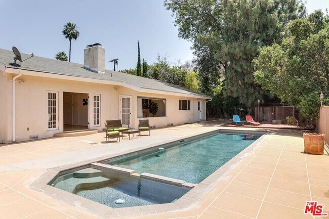 Building Photo - 3401 Alginet Dr