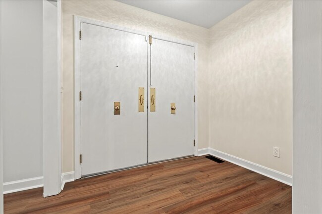 Building Photo - 511 Arbor Dr