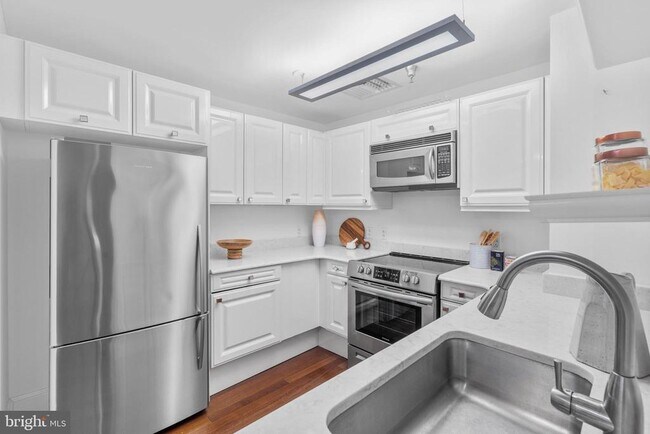 Building Photo - 1500 Chestnut St