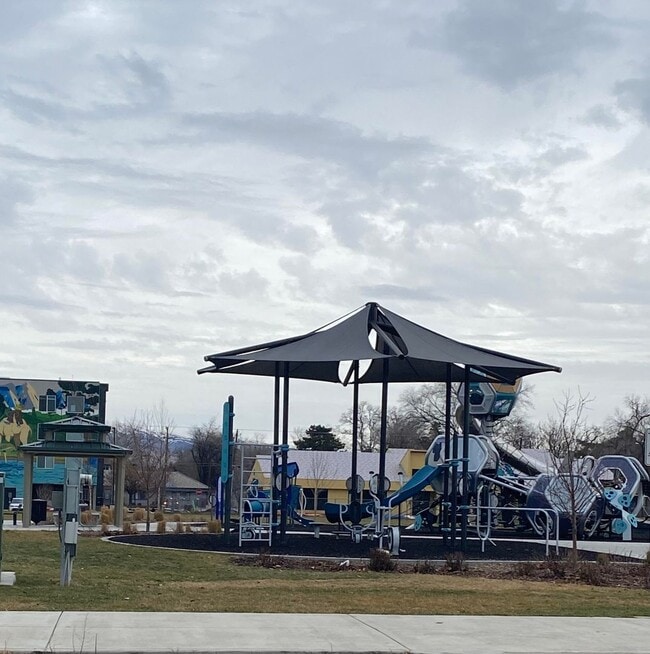 Building Photo - Enjoy a move-in ready home with brand new ...