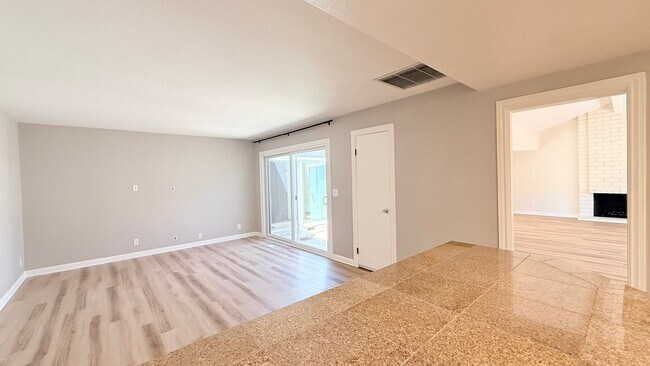 Building Photo - 750 N Paradise Valley Ct
