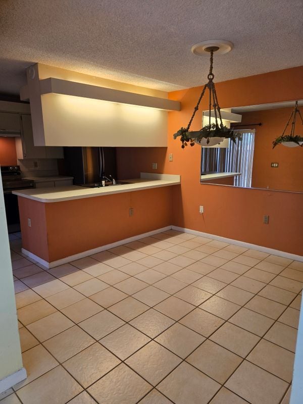 Building Photo - 505 Live Oak Ln