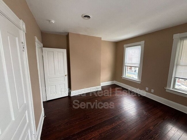 Building Photo - 1310 Shuler Ave