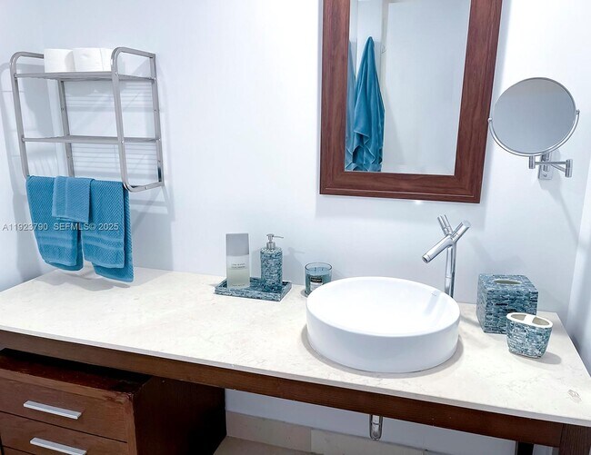 Building Photo - 465 Brickell Ave