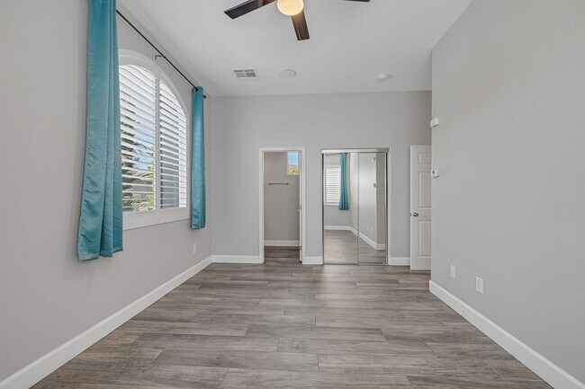 Building Photo - Executive Luxury Living with Unmatched Cit...