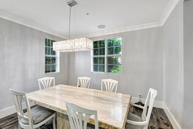 Building Photo - 536 S mallory Cir