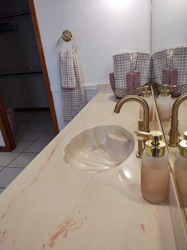 Building Photo - 4315 Genoa Rd