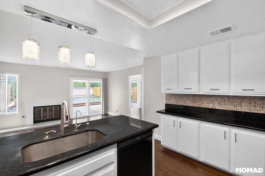 Building Photo - 15865 Lofty Trail Dr