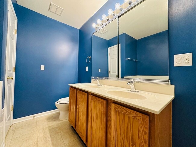 Building Photo - End-Unit 3BR Townhome Minutes to NCSU, Downtown & Crossroads