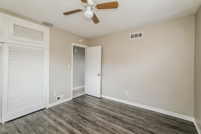 Building Photo - Welcoming 3-Bedroom Home in St. Petersburg, FL