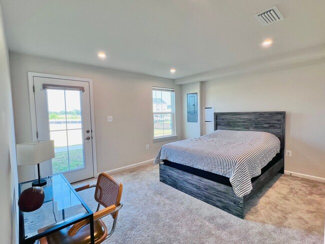 Building Photo - MINUTES TO VRE AND ALL THE CONVENIENCES OF...
