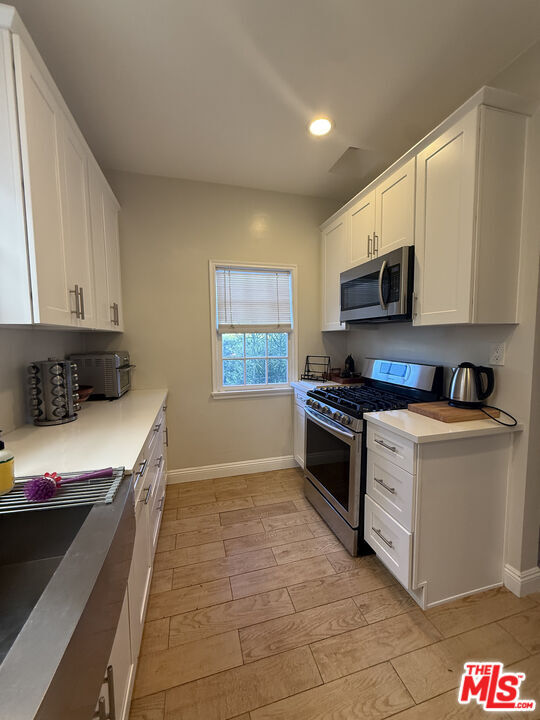 Building Photo - 439 S Sherbourne Dr