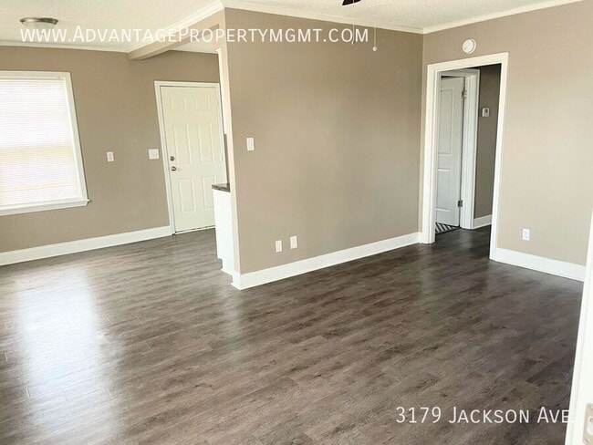 Building Photo - 3179 Jackson Ave