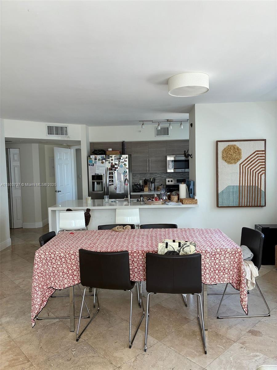 Building Photo - 1155 Brickell Bay Dr