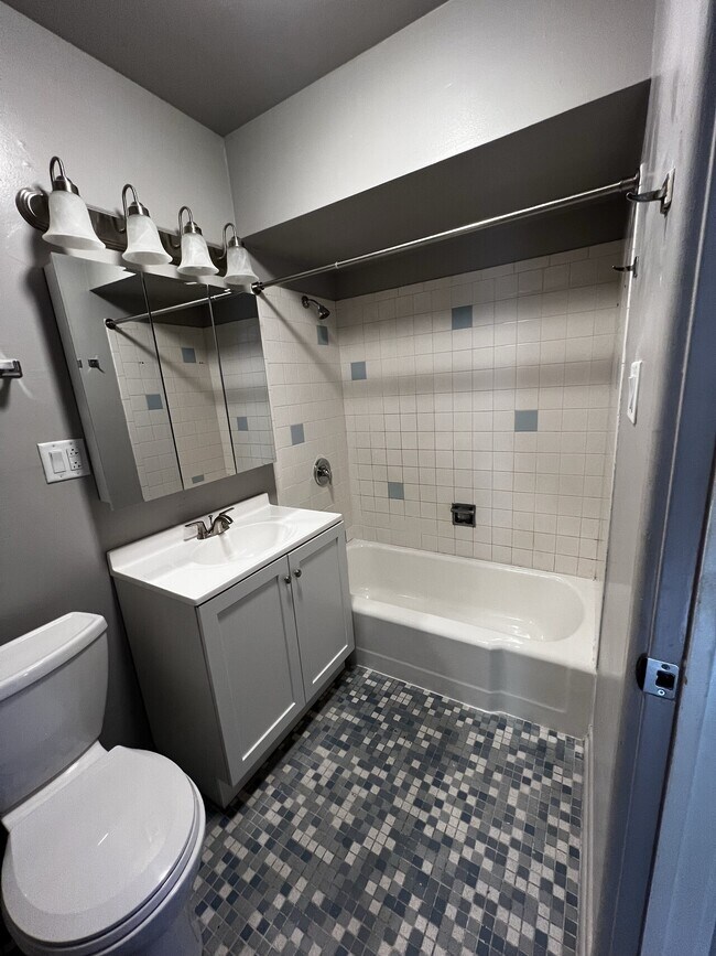 Building Photo - 8845 Cottage Grove