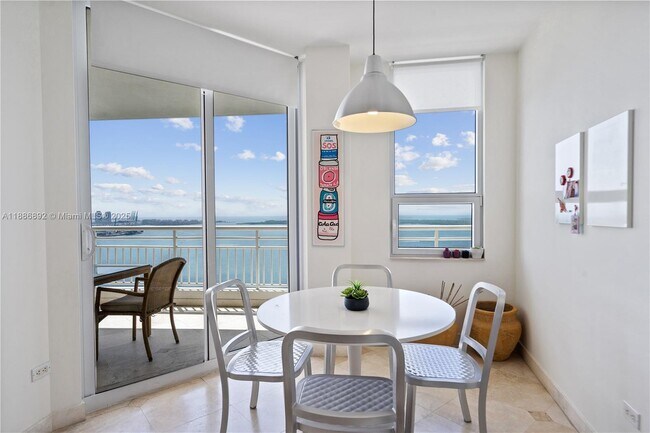 Building Photo - 808 Brickell Key Dr