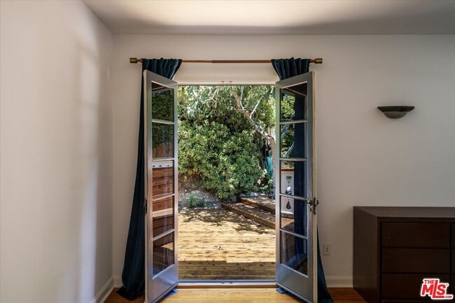 Building Photo - 2030 Laurel Canyon Blvd