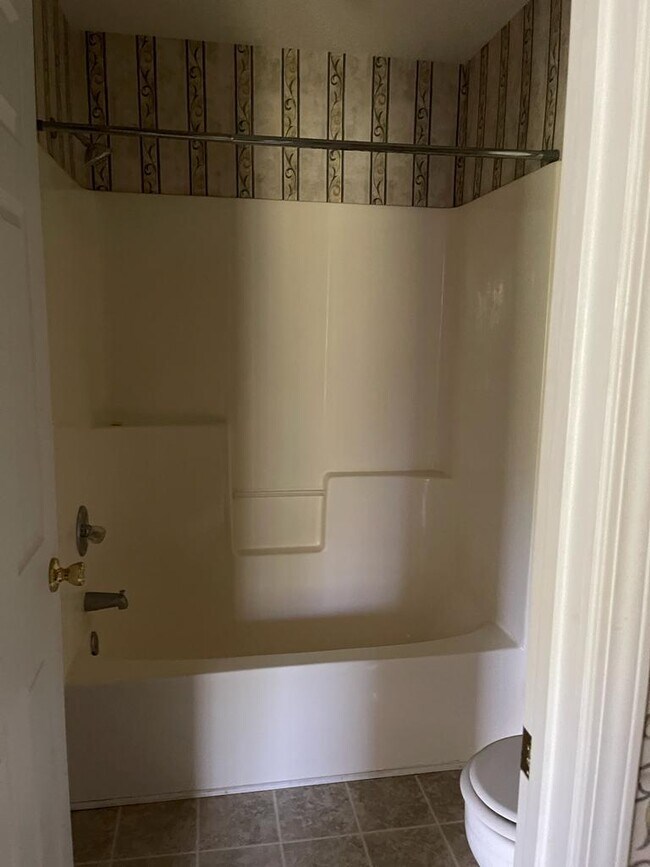 Building Photo - 111 N Springview Dr