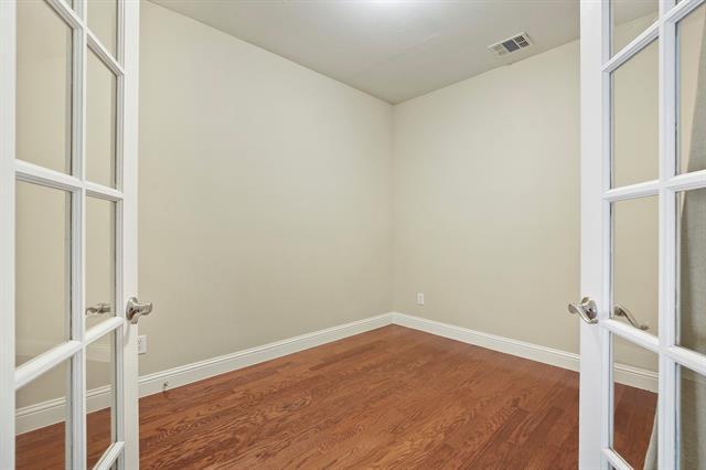 Building Photo - 5812 La Vista Dr