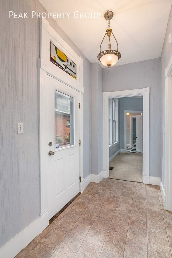 Building Photo - 2552 Vestry Ave