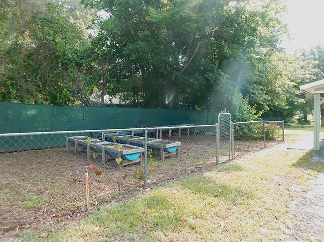 Building Photo - 20742 Meadowbrook Dr