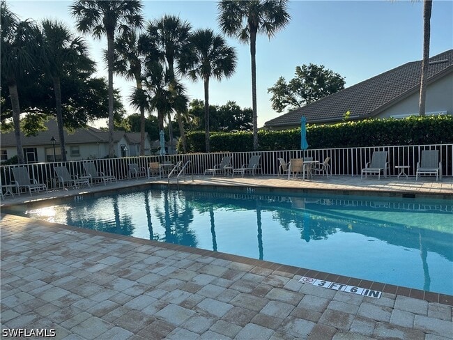 Building Photo - 8564 Fairway Bend Dr