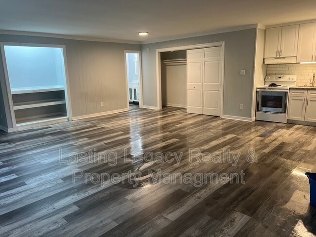 Building Photo - 2331 15th St NE