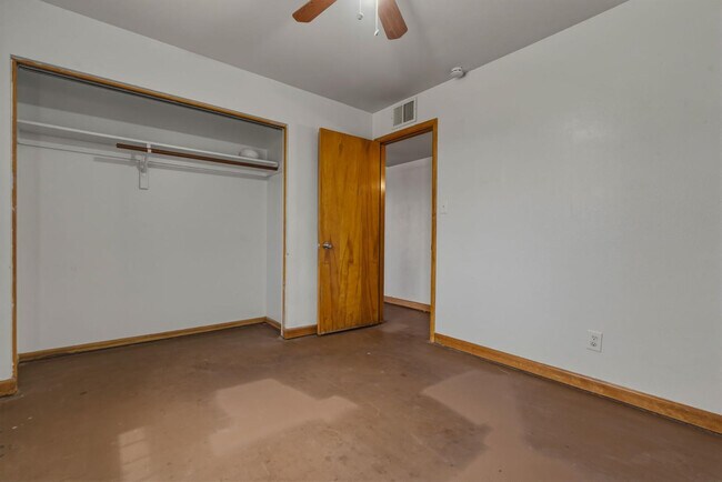 Building Photo - 3636 W Keim Dr